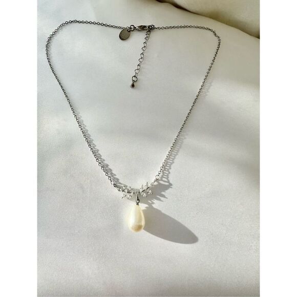 Charming Charlie faux pearl cubic zirconia delicate necklace - Picture 5 of 5